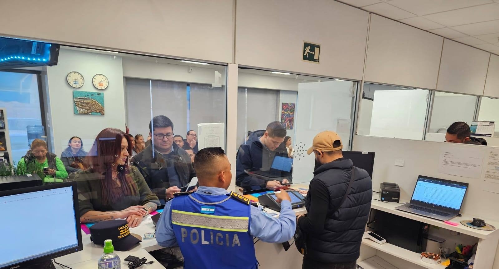 Brigada de Vialidad y Transporte llega a España para renovar licencias de conducir a miles de hondureños